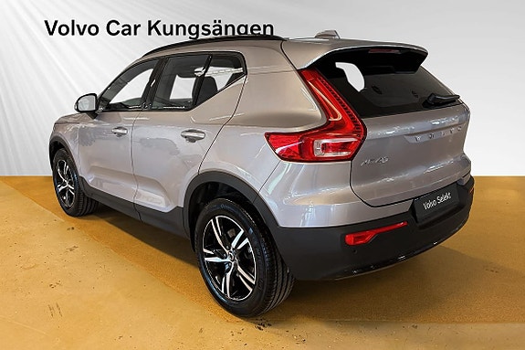 Volvo XC40 4 of 5