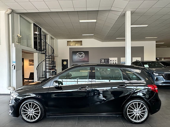 Mercedes-Benz B200 d 2 of 5