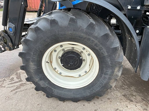 New Holland 0.99% ränta T 5.115 EC 13 of 24