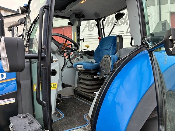 New Holland 0.99% ränta T 5.115 EC 19 of 24