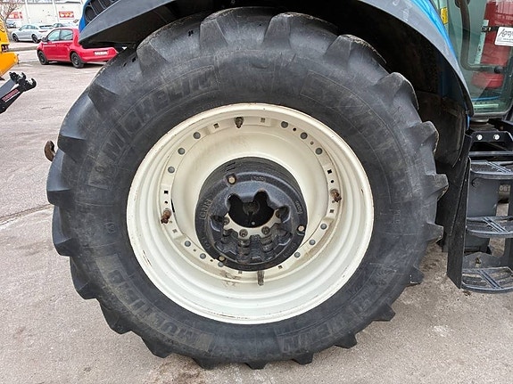 New Holland 0.99% ränta T 5.115 EC 17 of 24