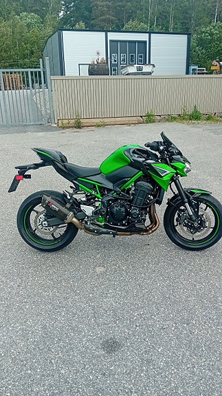 Kawasaki Z900 2 of 5