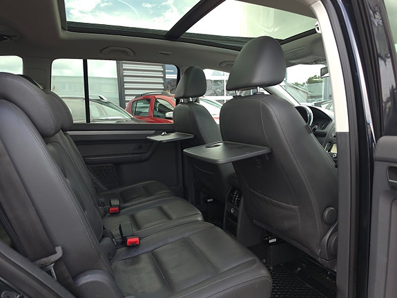 Volkswagen Touran 10 of 17