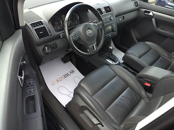Volkswagen Touran 9 of 17