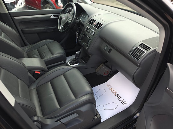 Volkswagen Touran 7 of 17