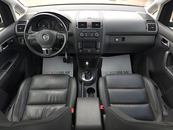 Volkswagen Touran 8 of 17