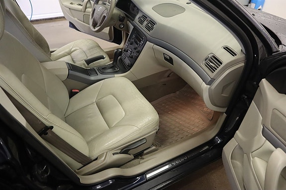 Volvo S80 7 of 17