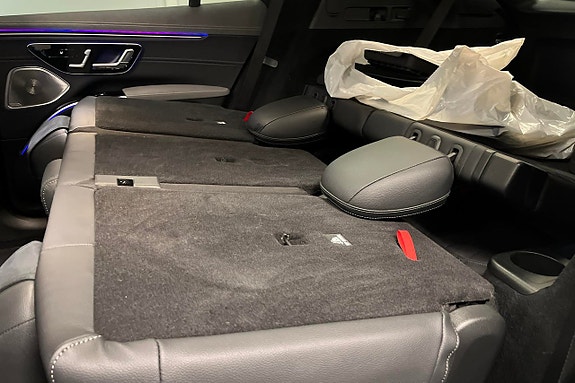 Mercedes-Benz EQS SUV 11 of 23