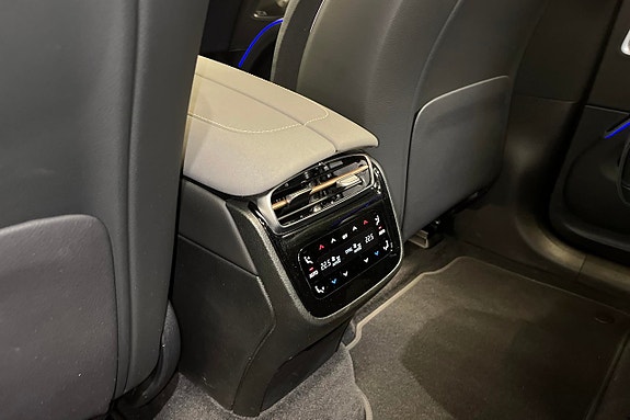 Mercedes-Benz EQS SUV 10 of 23