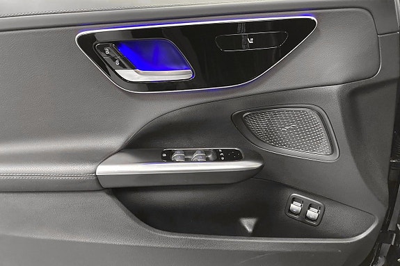 Mercedes-Benz C300 13 of 17