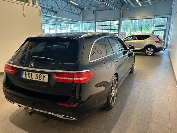 Mercedes-Benz E200 d 3 of 5