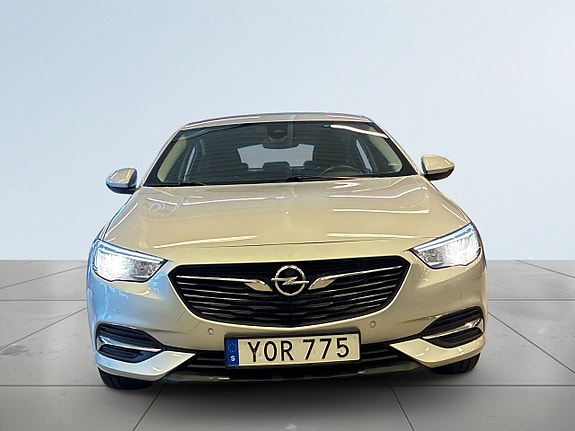 Opel Insignia 2 of 5