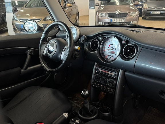 MINI Cooper 11 of 15