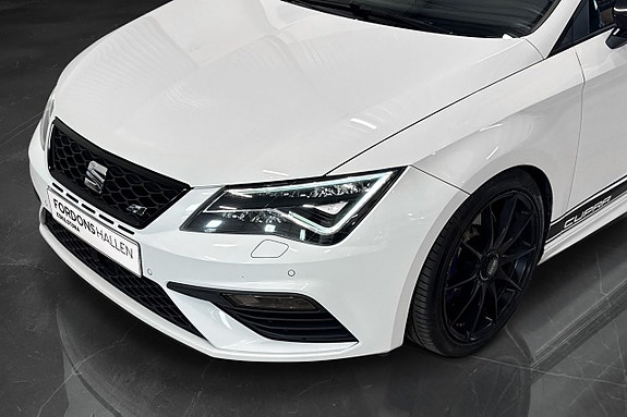 Seat Leon 2 of 5