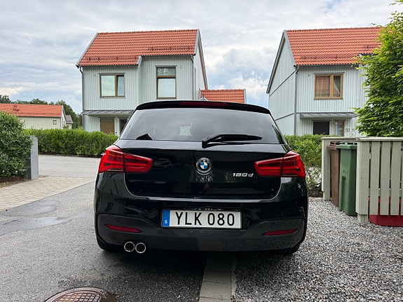 BMW 120d 2 of 5