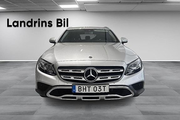 Mercedes-Benz E220 d 2 of 5