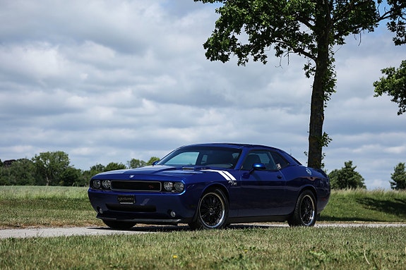 Dodge Challenger 4 of 5