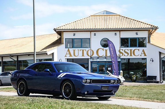 Dodge Challenger 2 of 5