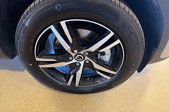 Volvo XC40 13 of 22