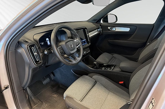 Volvo XC40 8 of 22