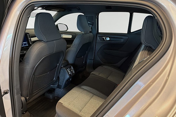 Volvo XC40 9 of 22