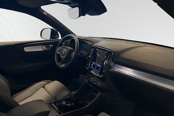 Volvo XC40 11 of 22