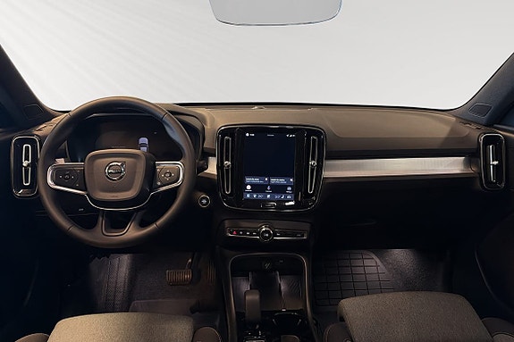 Volvo XC40 10 of 22