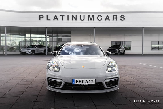 Porsche Panamera 4 3 of 5