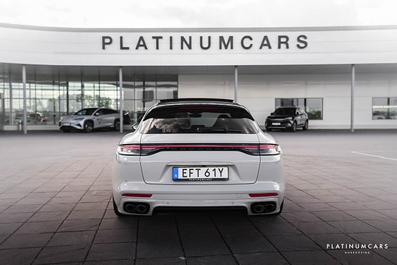 Porsche Panamera 4 4 of 5