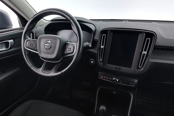 Volvo XC40 8 of 17