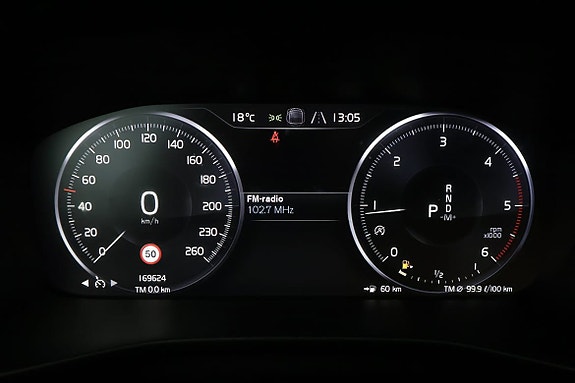 Volvo XC40 10 of 17