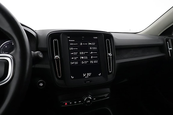 Volvo XC40 12 of 17