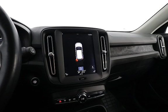 Volvo XC40 11 of 17