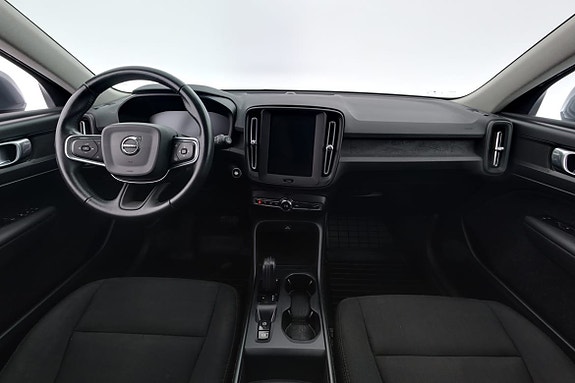 Volvo XC40 7 of 17