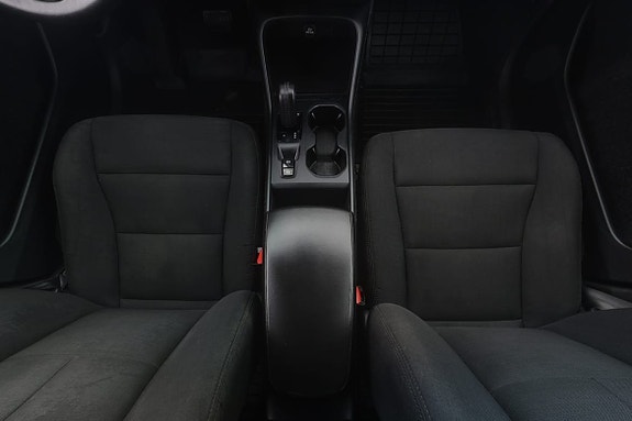 Volvo XC40 9 of 17