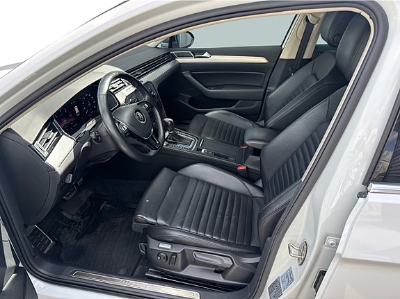 Volkswagen Passat Alltrack 11 of 18