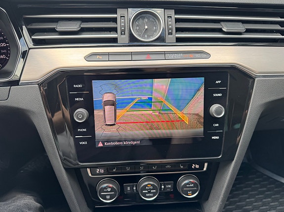 Volkswagen Passat Alltrack 13 of 18