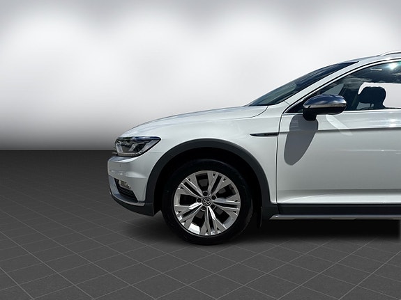 Volkswagen Passat Alltrack 9 of 18