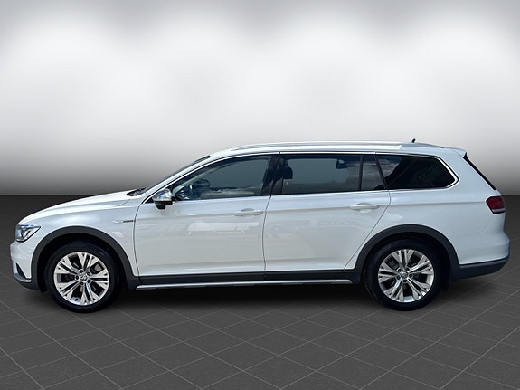 Volkswagen Passat Alltrack 4 of 5