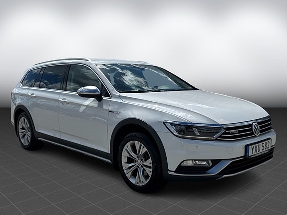 Volkswagen Passat Alltrack 3 of 5