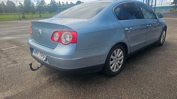 Volkswagen Passat 2 of 4