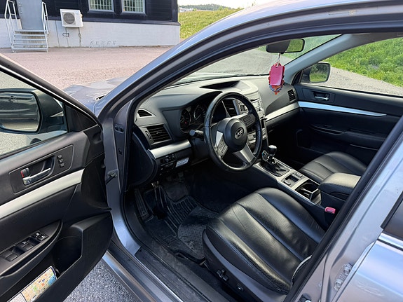 Subaru Legacy 5 of 5