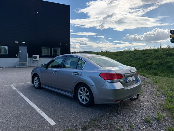 Subaru Legacy 4 of 5