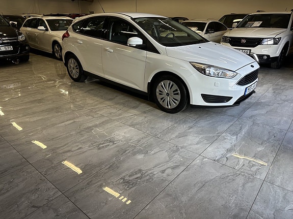 Ford Focus 2 of 5
