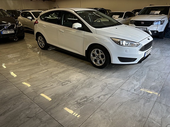 Ford Focus 2 of 19