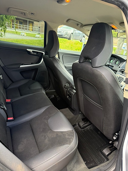 Volvo XC60 4 of 5