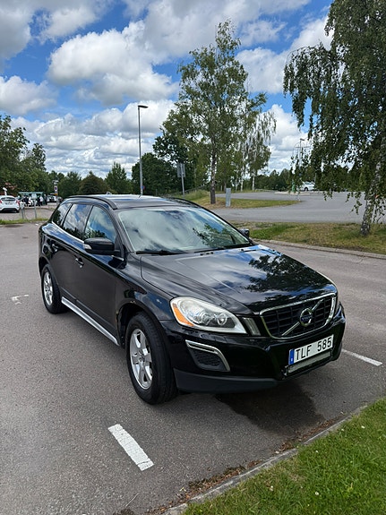 Volvo XC60 2 of 5