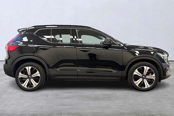 Volvo XC40 3 of 5