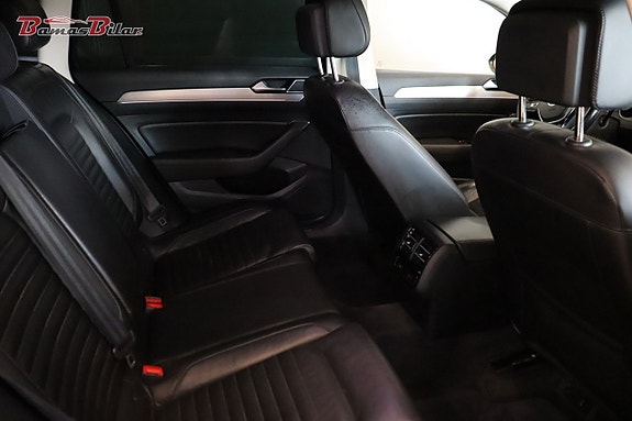 Volkswagen Passat 19 of 22