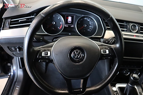 Volkswagen Passat 11 of 22